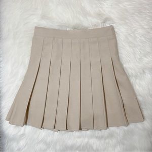 Beige pleated skirt